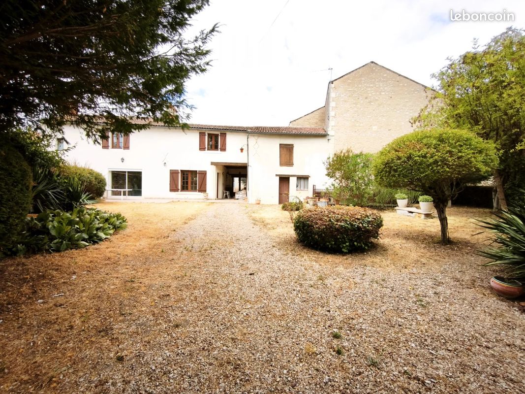 Maison 6 pièces 223 m² · à Jaunay-Marigny · 223 m² · 229 500 €