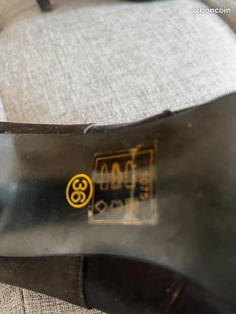 Chaussures à talons noirs satinés (image 3)