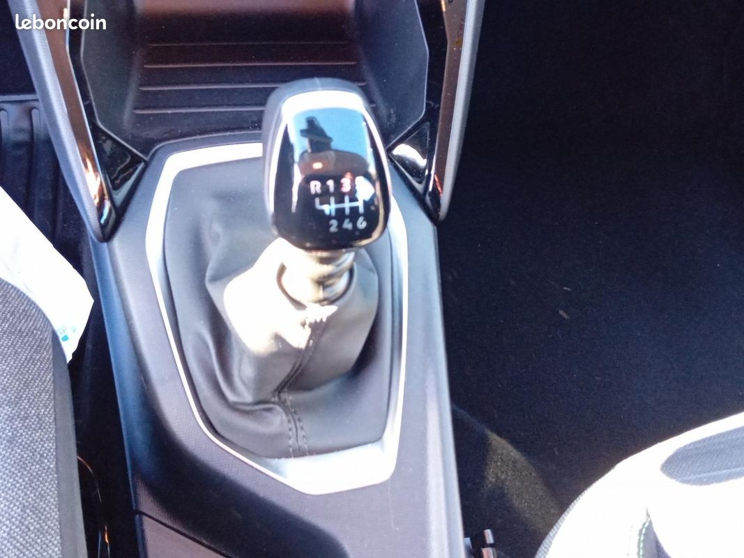 Peugeot 208 1.2 PureTech 100ch S&S Active / Pack navigation (image 20)