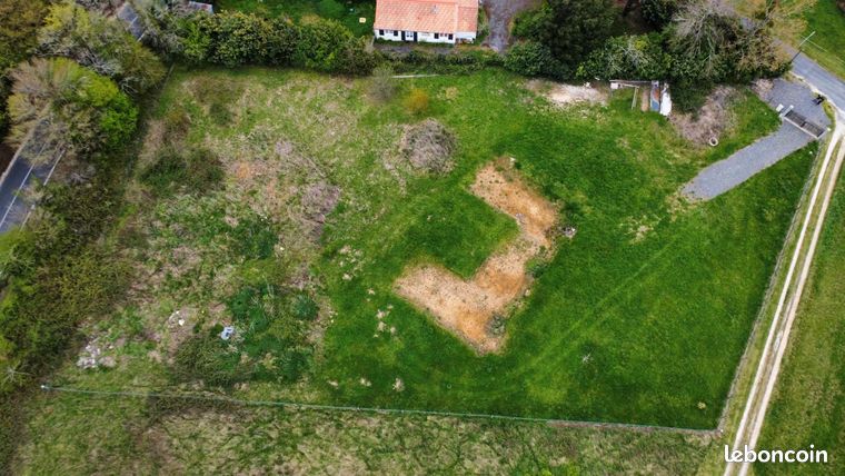 Terrain 4 923 m² Saint Cesaire