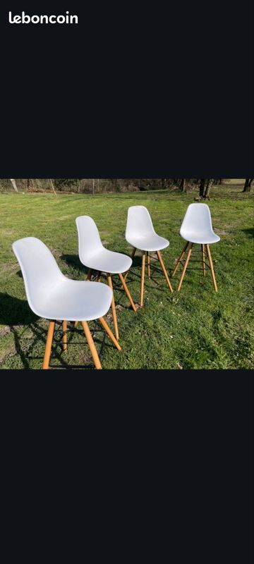 Lot 4 tabourets scandinaves (image 1)