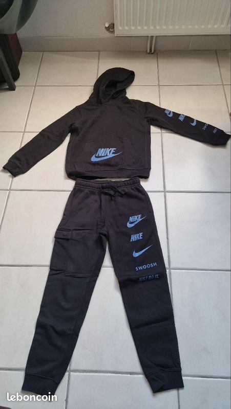 Ensemble pantalon et sweat Nike noir et bleu taille M comme neuf