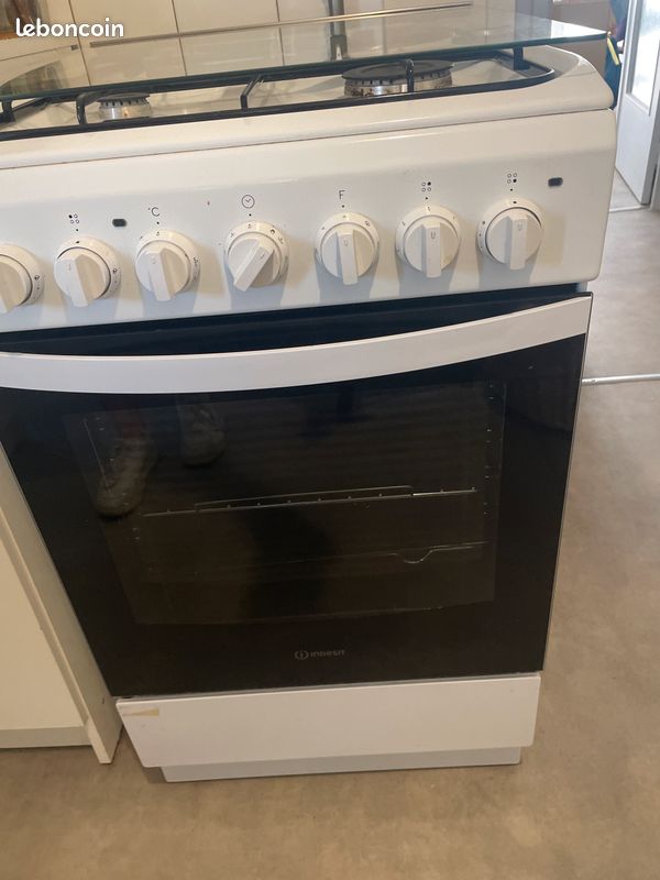 Vends cuisinière Indesit 50 cm de large (image 1)