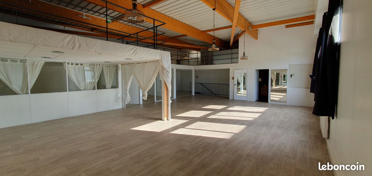 Local de bureaux 145m² + mezzanine + 5 parkings (image 7)