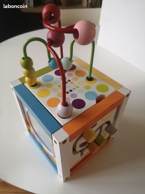 Cube de jeux en bois (image 1)