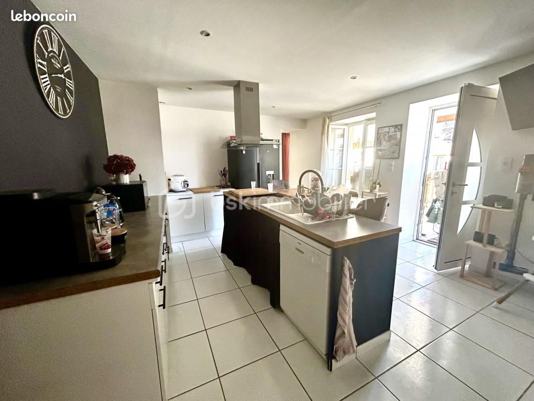 Ferme 5 pièces 150 m² - Chenon 16460 (image principale 1)