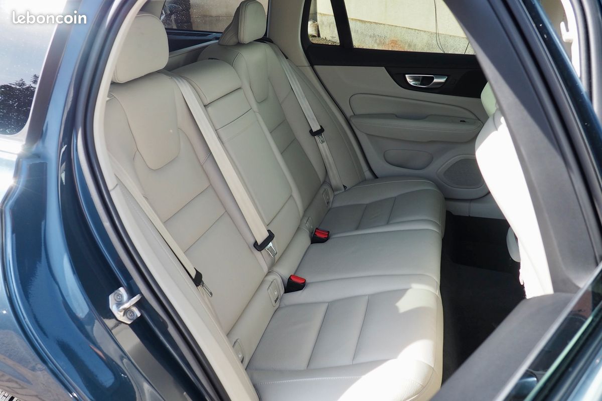 VOLVO V60 B3 163 Geartronic Inscription Luxe + Toit panoramique + Caméra + Attelage + HUD + H.Kardon + Pilot Assist + Options, 1ère Main - Garantie 12 mois (image 6)