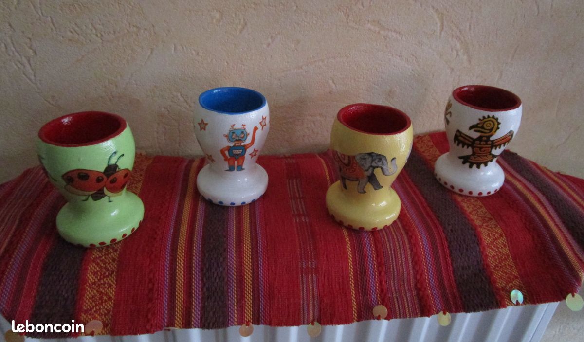 Coquetiers en bois aux couleurs vives à partir de 3 euros (image 1)