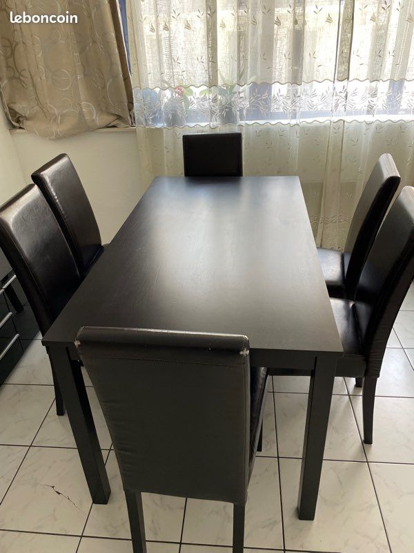 Table + 6 Chaises (image 1)