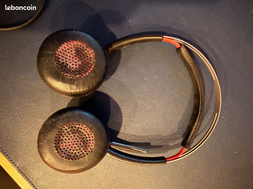 Plantronics Poly Voyager Focus UC (image 2)