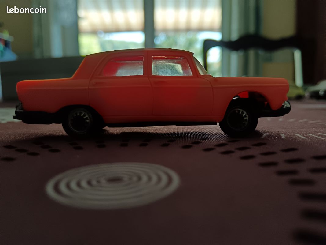 Ancienne voiture : NOREV peugeot 404 (image 3)
