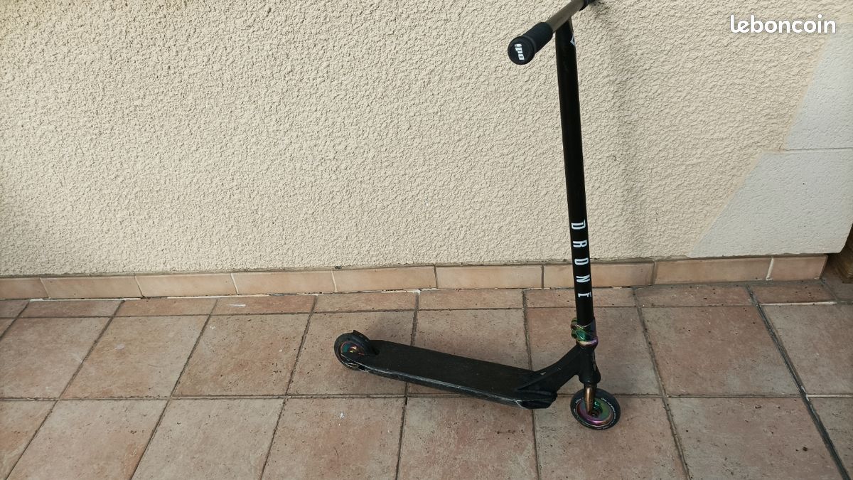 Trottinette ethic artefact (image 1)