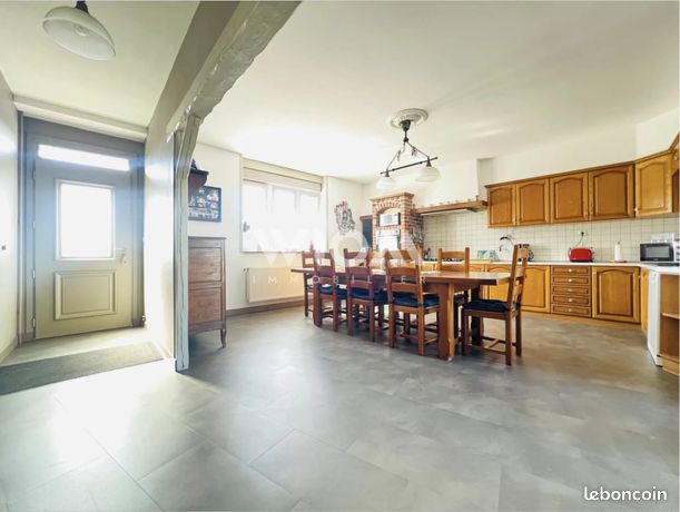 Maison 8 pièces 235 m²