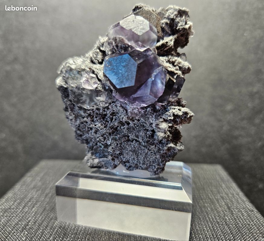 Spécimen Minéral Fluorite Sur Calcite De Chine - Couleur Violette - Réagit Aux UV - Neuf Pour Collection