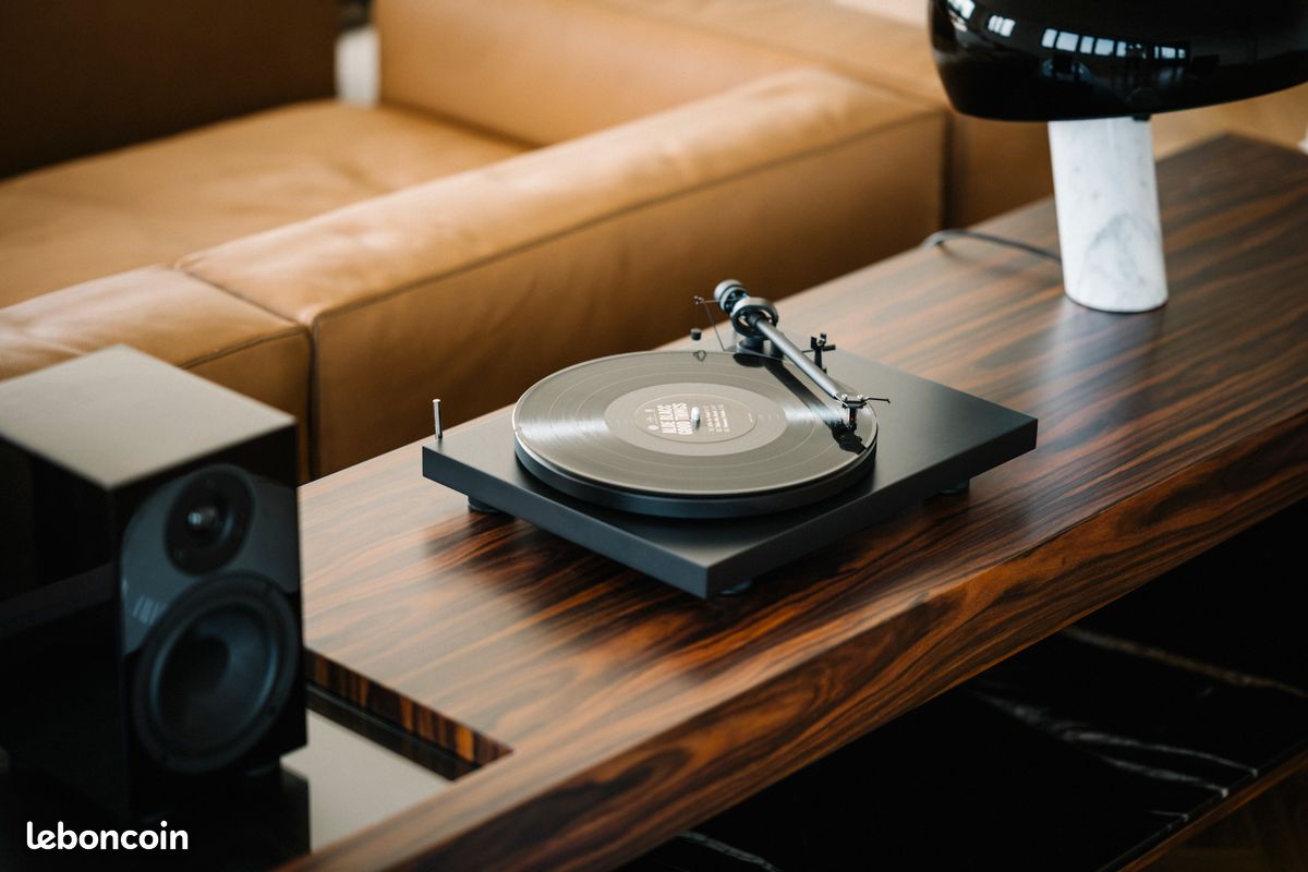 Platine Vinyle Pro-Ject Debut REFERENCE N°3 (OM5e) - Piano Black, Neuve Ouverte