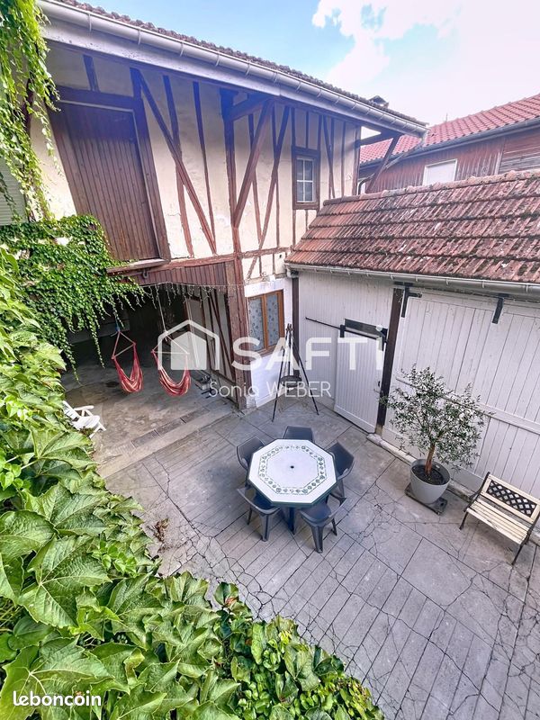 Maison 6 pièces 147 m² · à Saint-Amand-sur-Fion · 147 m² · 189 000 €