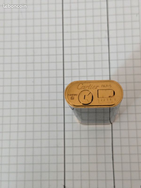 Briquet à gaz Cartier en laque noire et plaqué or (image 8)