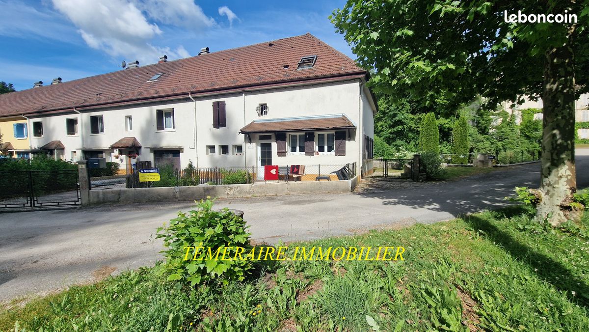 Maison 8 pièces 151 m² · à Bourg-de-Sirod · 151 m² · 160 000 €