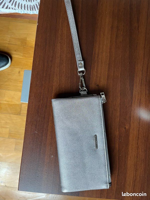 Porte Feuille avec poignet - argenté - très bon état (image 5)