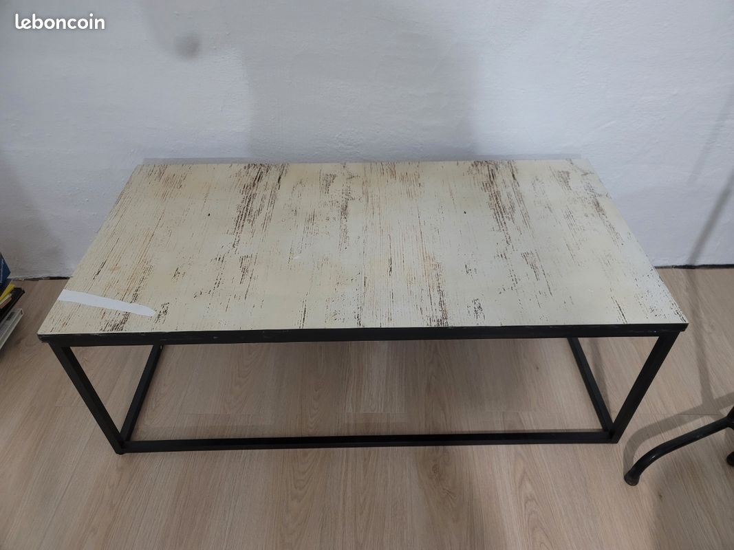 Table basse légère (image 1)