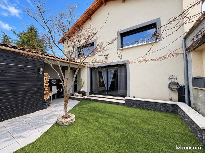 Maison 4 pièces 150 m² · à Saint-Romain-le-Puy · 150 m² · 230 000 €