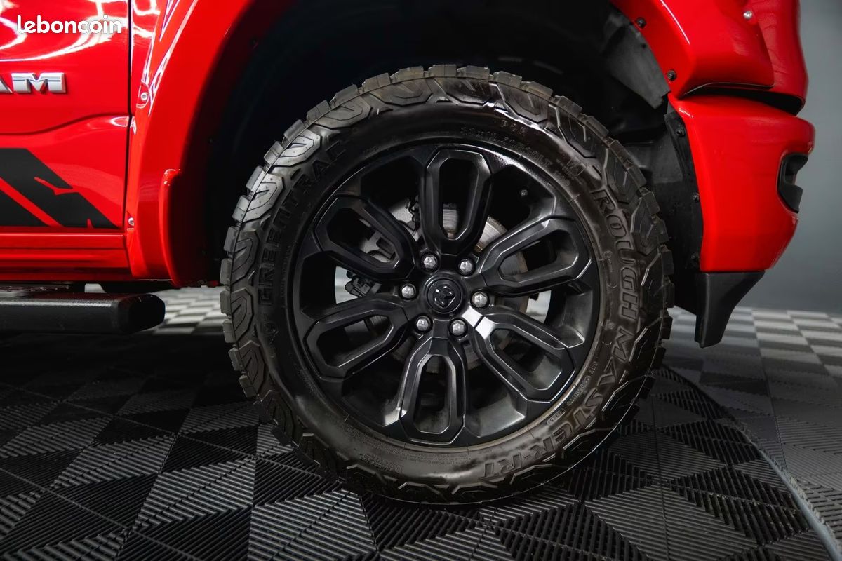 Dodge RAM 1500 Red Devil Long Bed 5.7 V8 HEMI 401 ch 4x4 – Night Pack – Offroad (image 13)