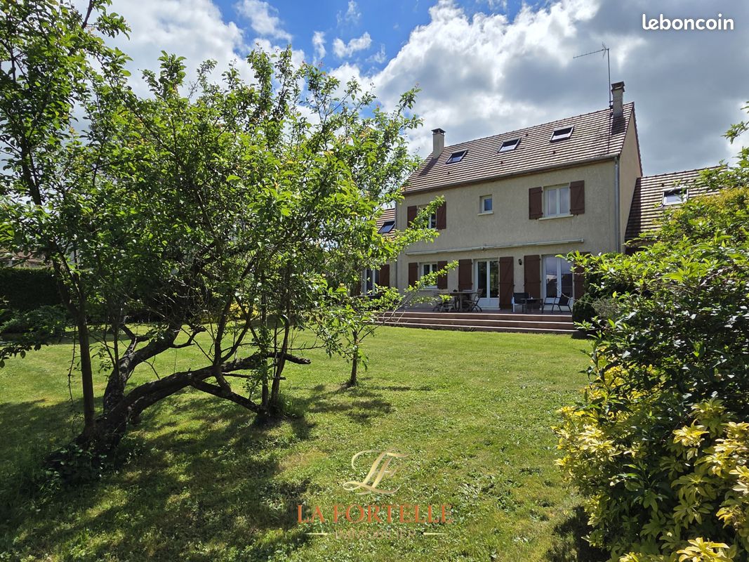 Maison 9 pièces 217 m² · à Poissy · 217 m² · 477 000 €