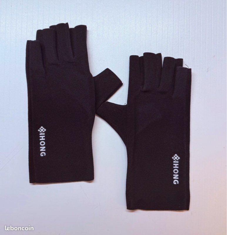 Black fingerless gloves (image 1)