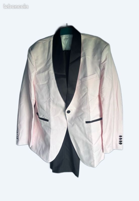 Costumes (image 1)