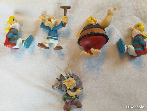 Figurines Astérix Plastoy – Maison D'Astérix 2002 + 9 Figurines 1997 – Collection
