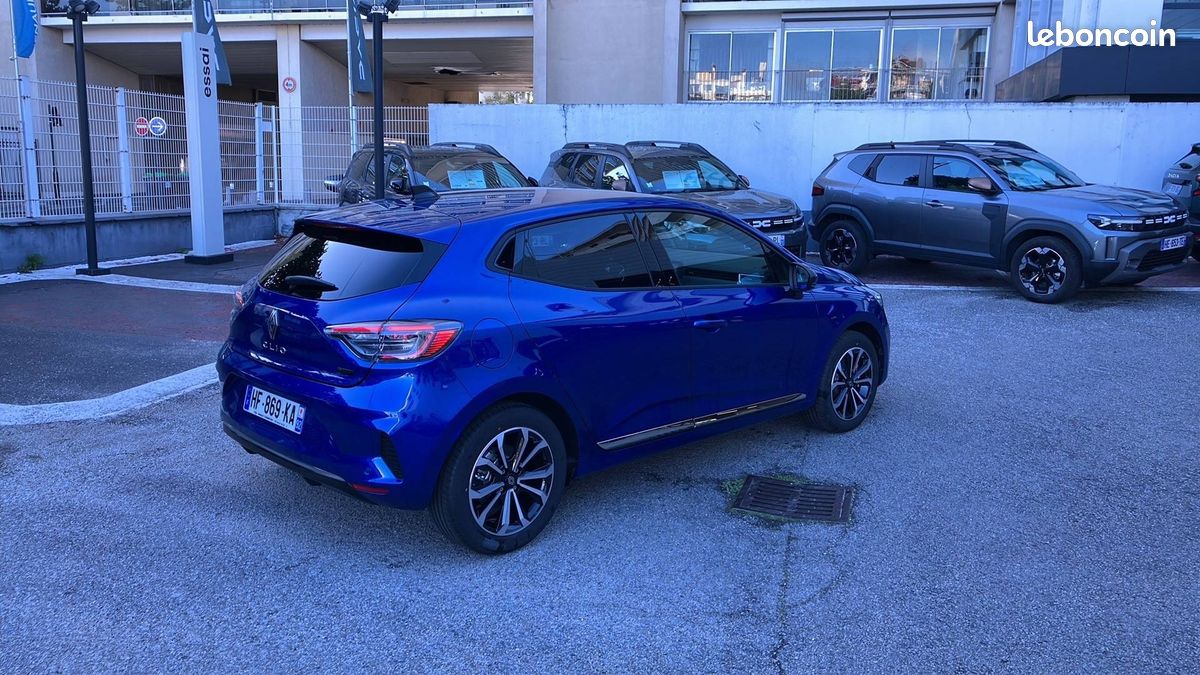 RENAULT CLIO techno full hybrid E-Tech 145 ch - 24 (image 15)