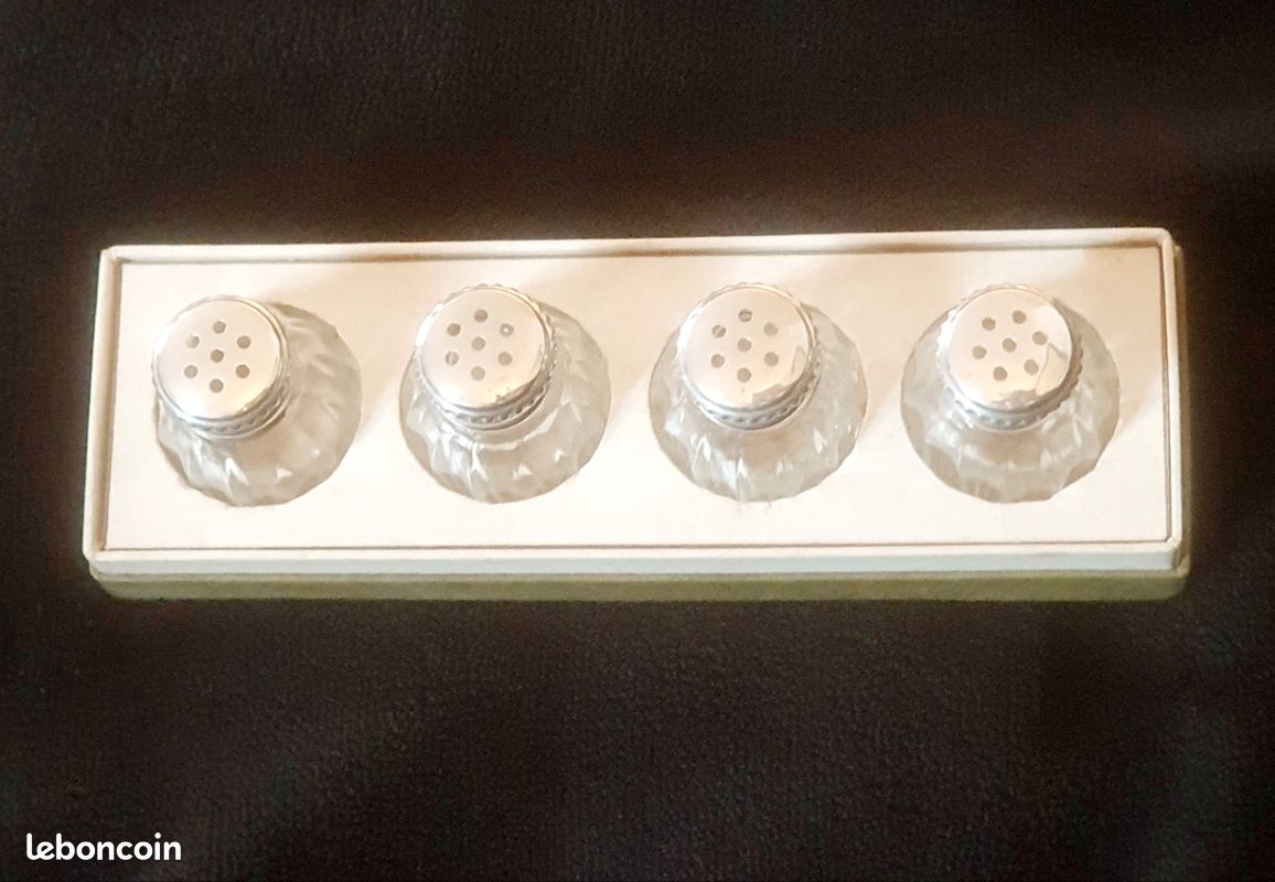 Puiforcat suite de 4 salières en argent massif de style Rége