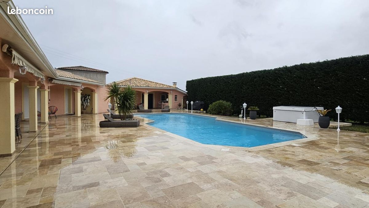 Villa 10 pièces 240 m² - La Lande-de-Fronsac 33240 (image principale 5)