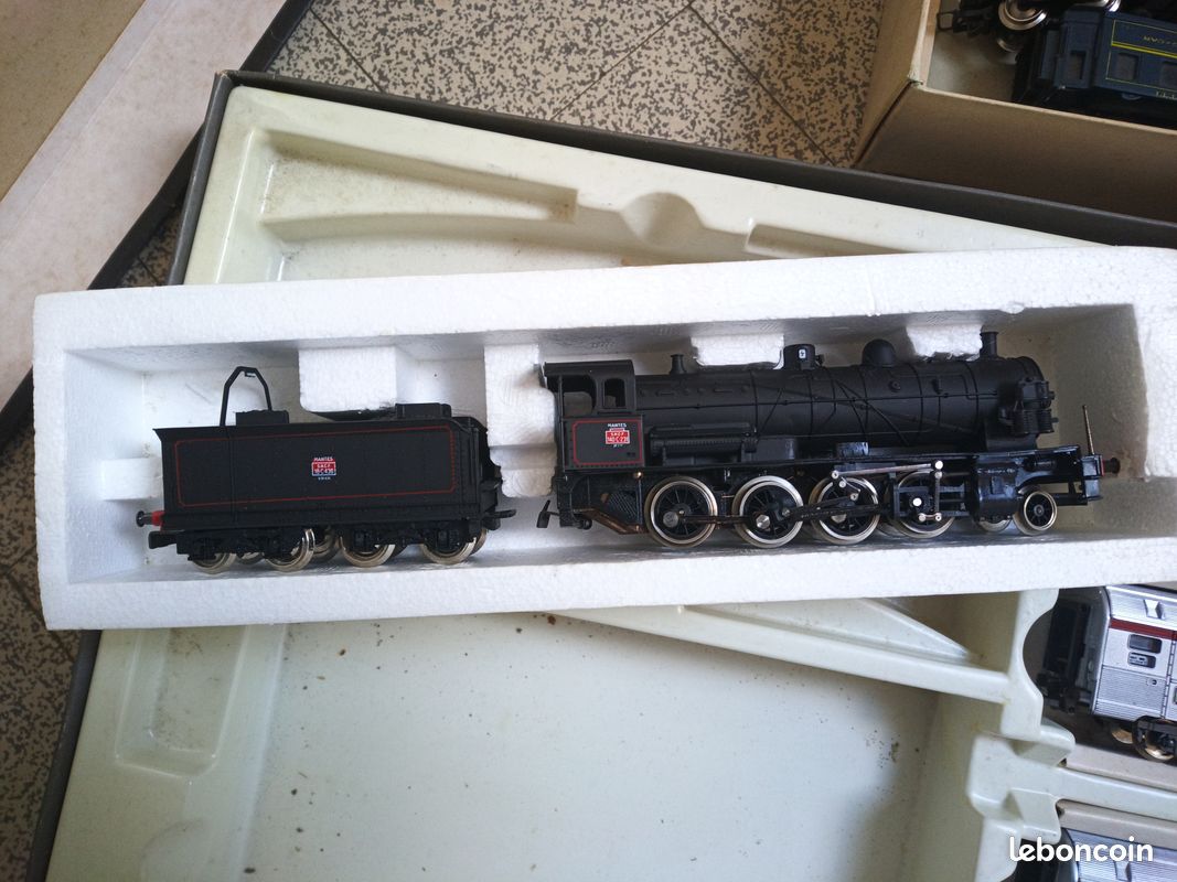 Gros Lot Jouef Trains Miniatures Années 50/60 - 2 Trains + Wagons + Rails + Aiguillages - Analogique