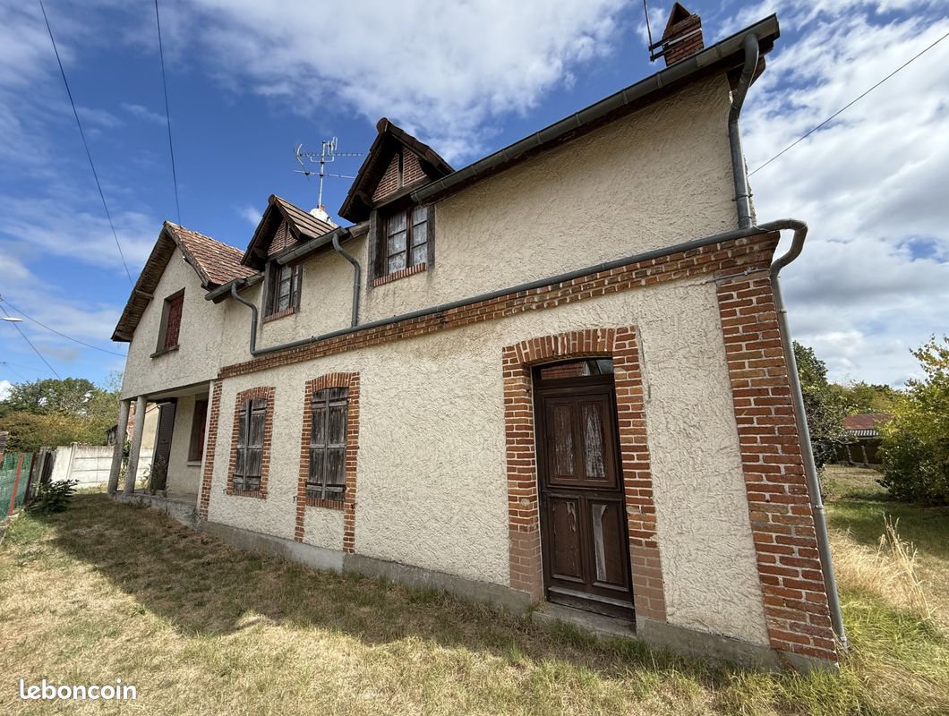 Maison 10 pièces 200 m² · à Salbris · 200 m² · 85 600 €