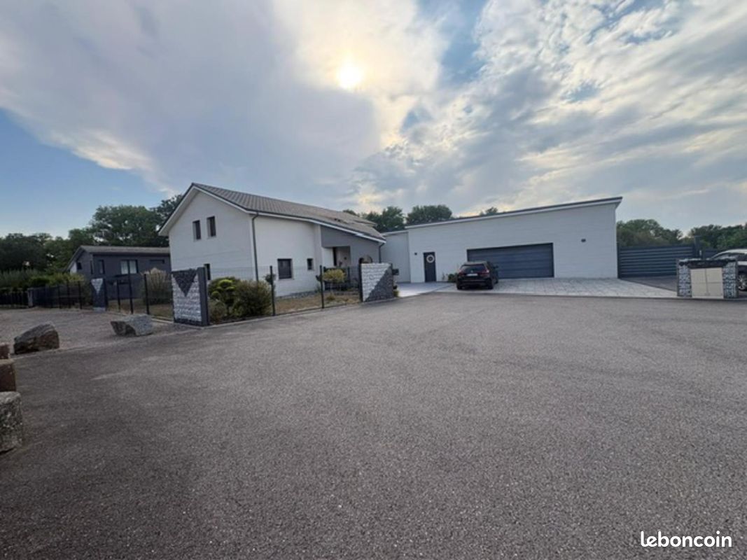 Maison 8 pièces 280 m² · à Dogneville · 280 m² · 570 000 €