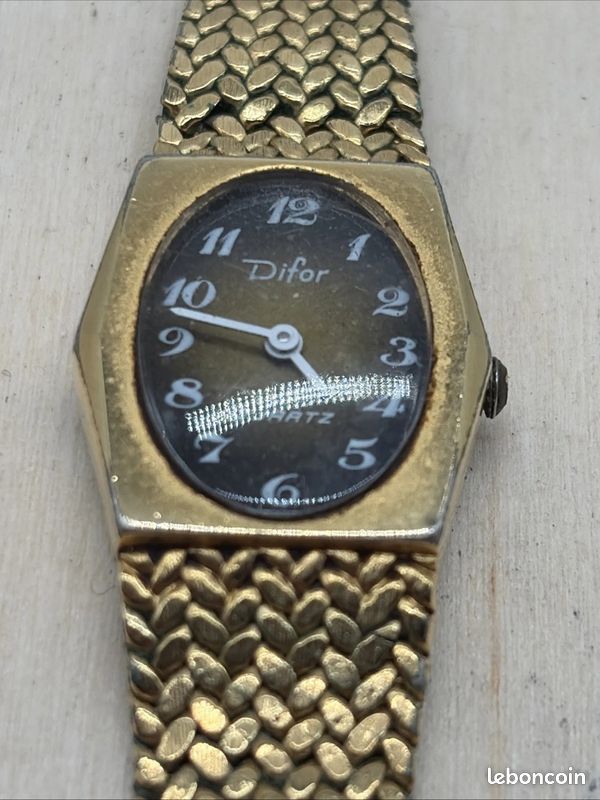 Montre femme vintage française en or 18 carats années 1940 Canton