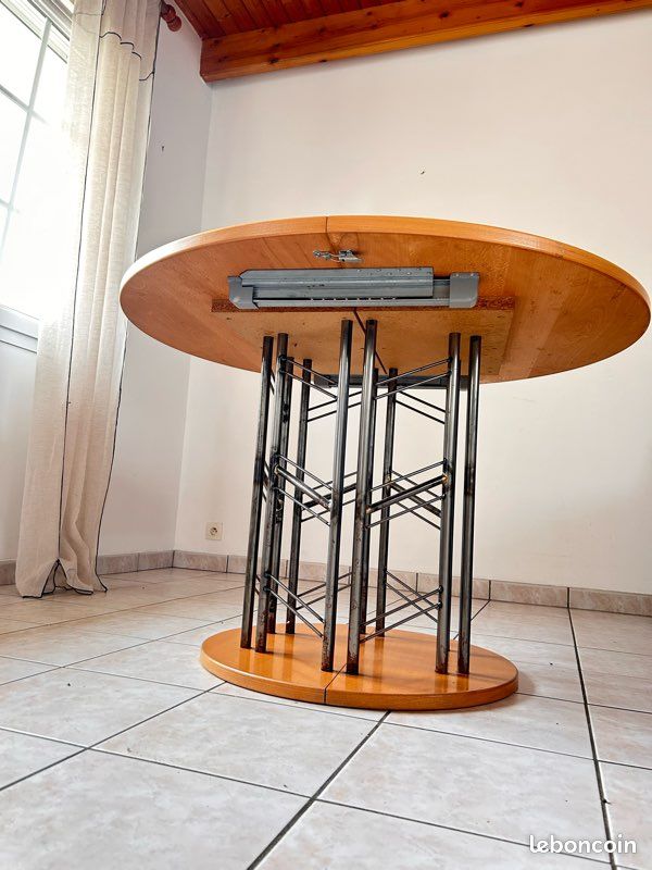 Table (image 3)
