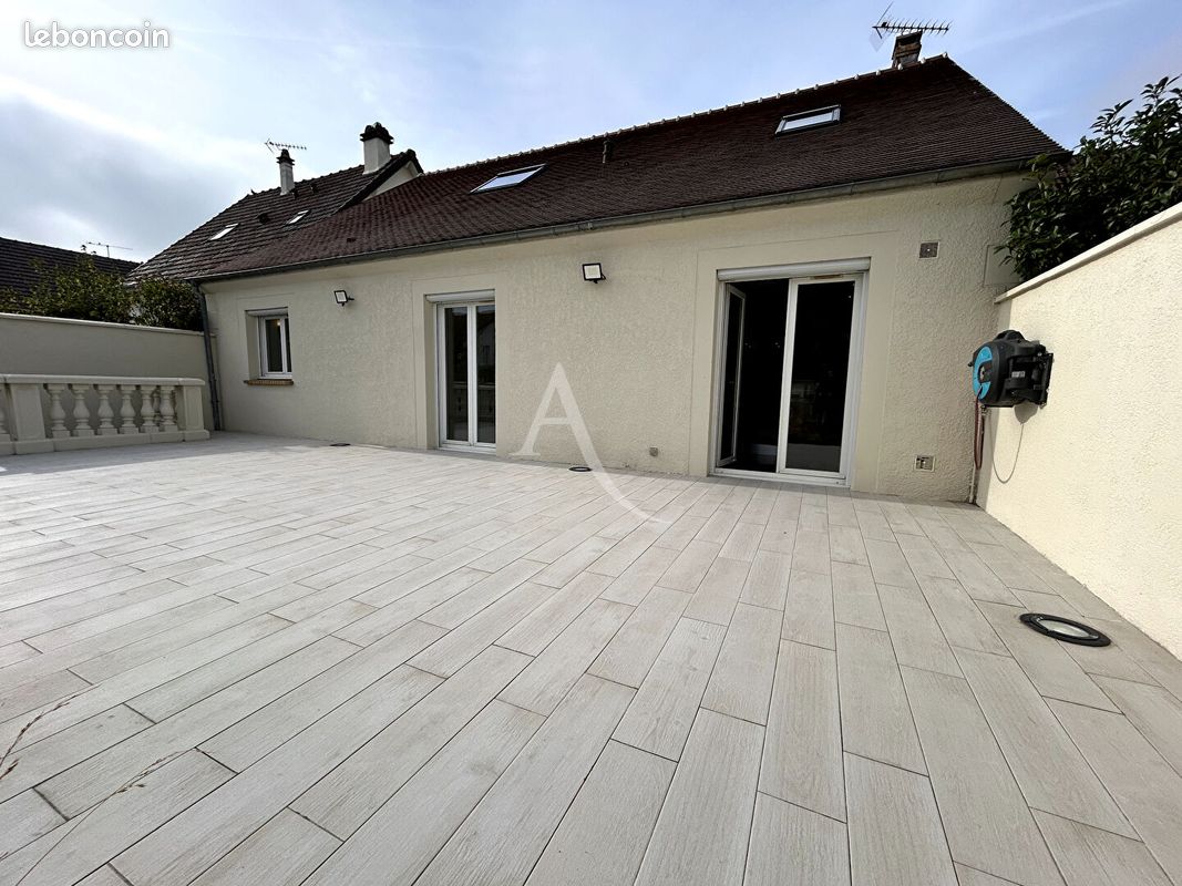 Maison 7 pièces 160 m² · à Roissy-en-Brie · 160 m² · 2 300 €/mois