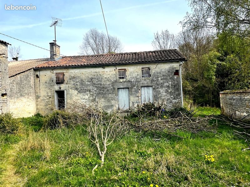 Maison 3 pièces 102 m² · à Migron · 102 m² · 49 000 €