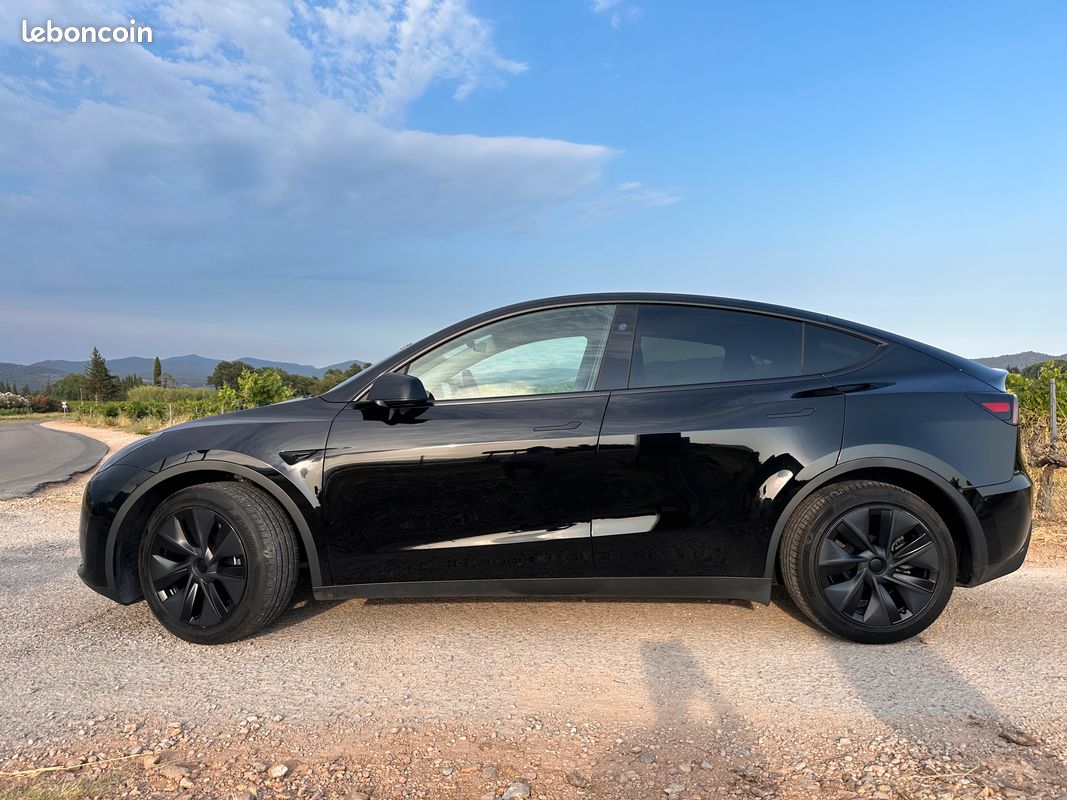 Tesla Model Y Grande Autonomie Propulsion – Noir – Excellent état – 12/2024 (image 5)