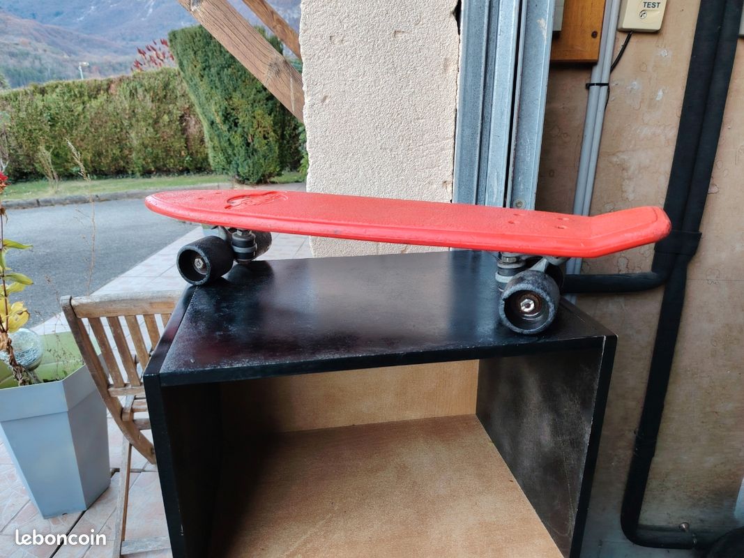 Skateboard Vintage En Plastique - Marque Lotus - Longueur 59 Cm, Largeur 14 Cm - Bleu