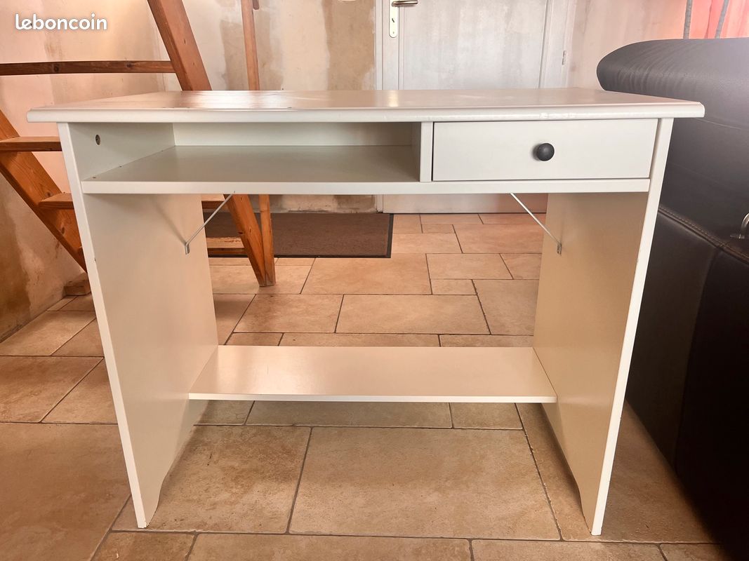 Bureau (image 1)