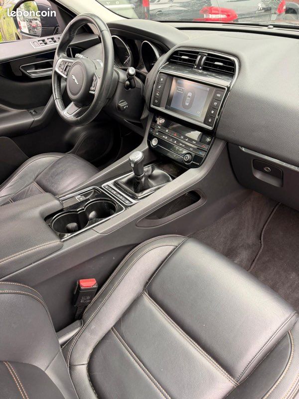 Jaguar F - Pace 2.0 D 163 cv Prestige 1ere main / Entretiens Jaguar (image 3)