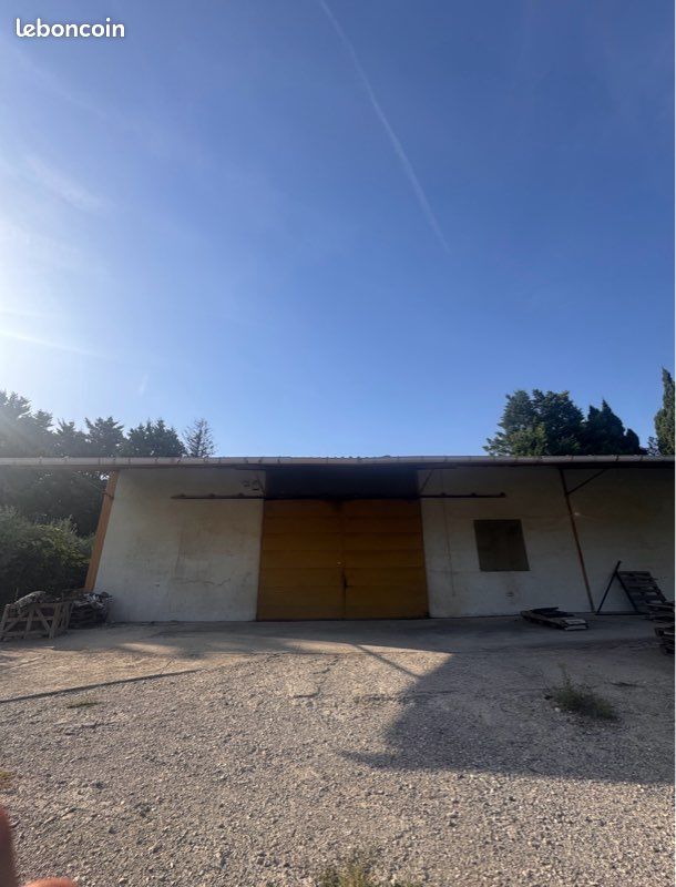 Local commercial 1 pièce 200 m² · à Noves · 200 m² · 1 200 €/mois