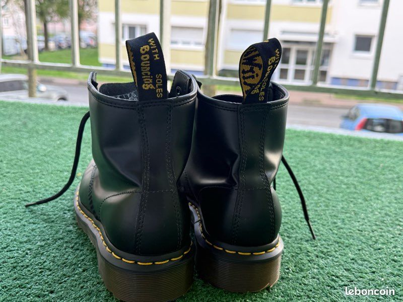 Dr. Martens 1460 noires cuir – Taille 40 – Très bon état (image 2)