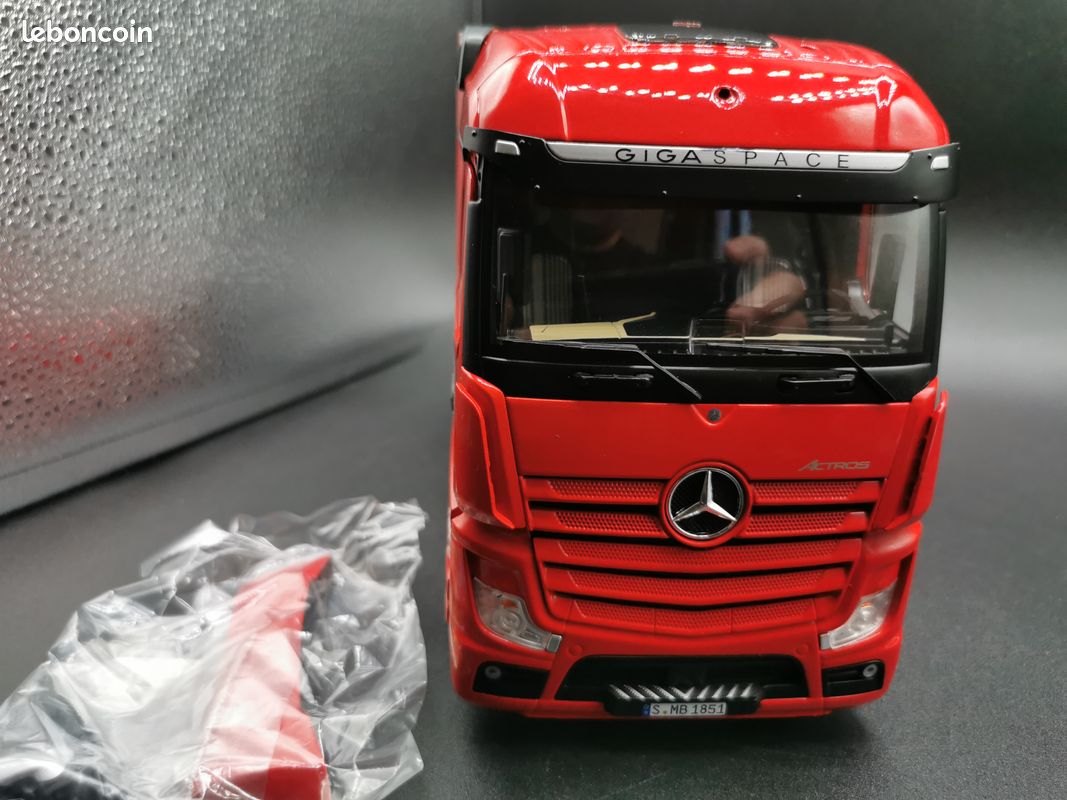Camion solo de 2019 couleur rouge – MERCEDES Actros 4x2