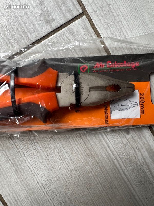 Pince universelle Mr Bricolage neuve emballage 200 mm (image 3)
