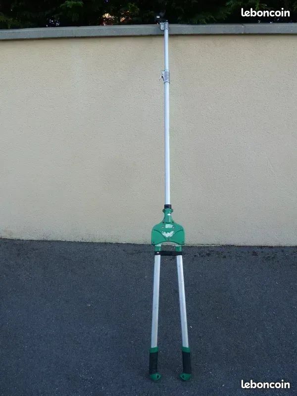 Coupe branches télescopique longueur mini 1m80 longueur maxi 2m40 prix baissé voir annonce (image 1)