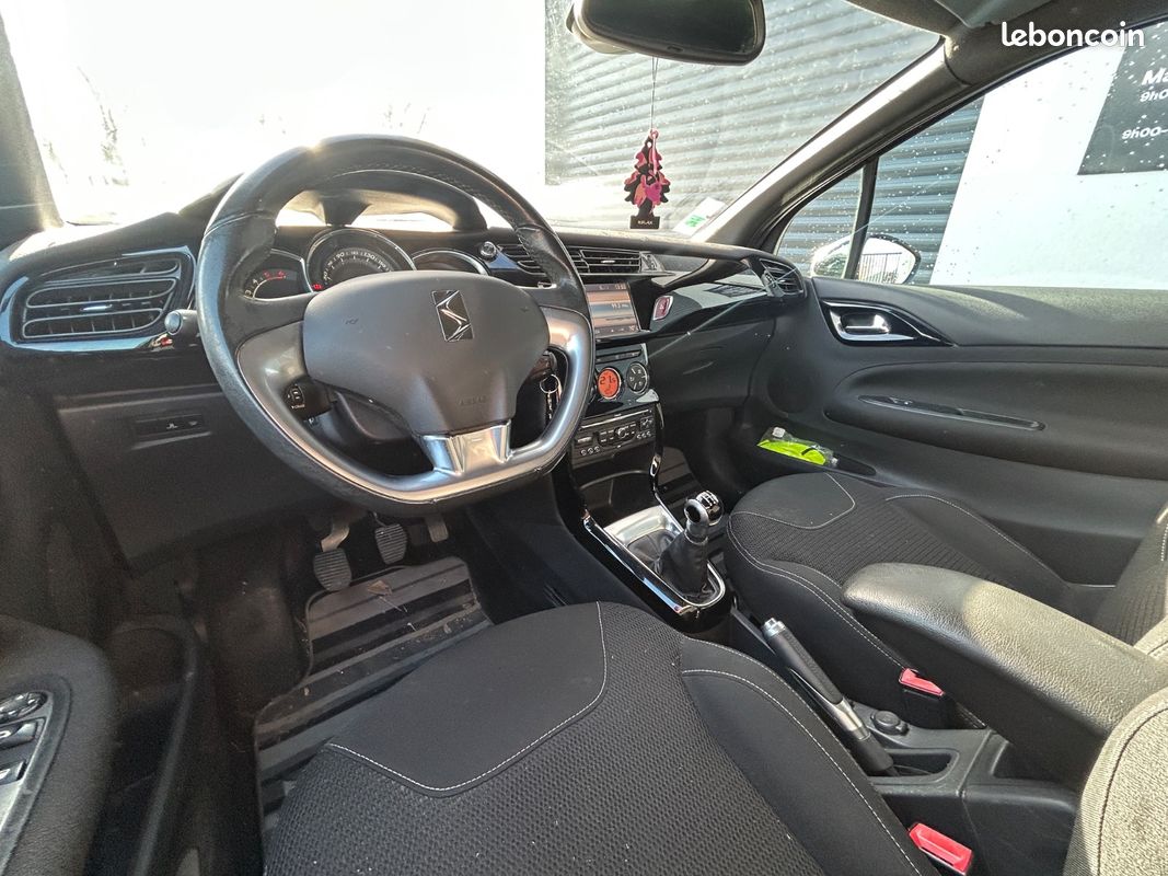 CITROEN DS3 e-HDi 90 Airdream So Chic (image 14)